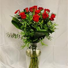 Luxury vase with a dozen 1 metre long stem roses